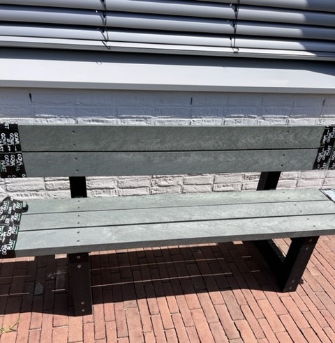 parkbank Londen 360cm met rugleuning. Kleur grijs (Mineral Grey). Voordelig en zeer duurzaam straatmeubilair